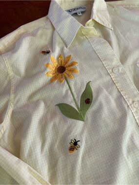 Las Olas Yellow Gingham Bee & Sunflower Embroidered Button-Up Shirt M